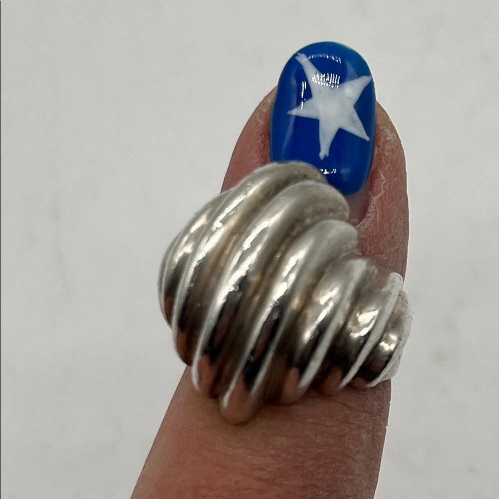 sterling silver 925 ribbed dome ring. Size 5